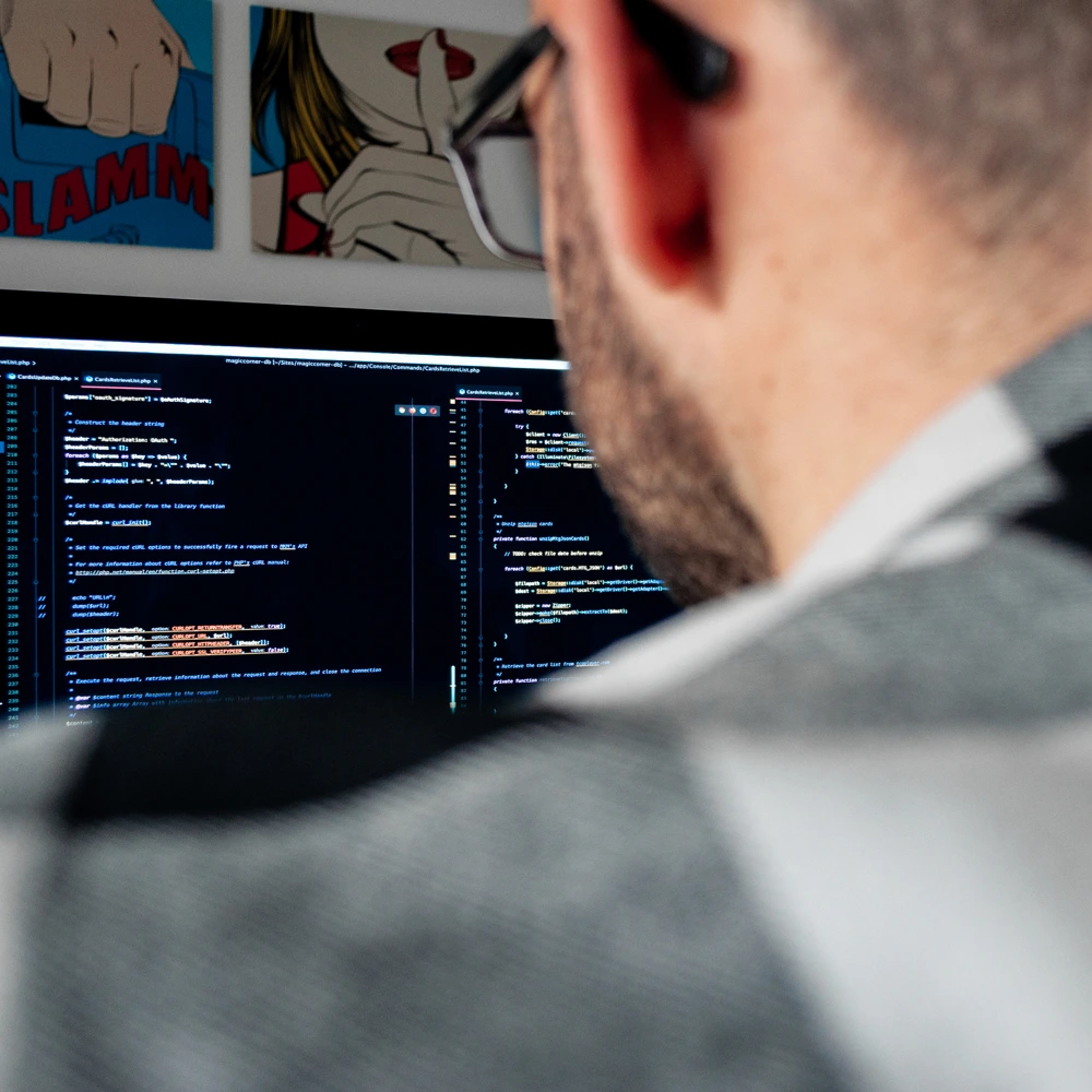 Scheramata con del codice scritto in un editor di testo