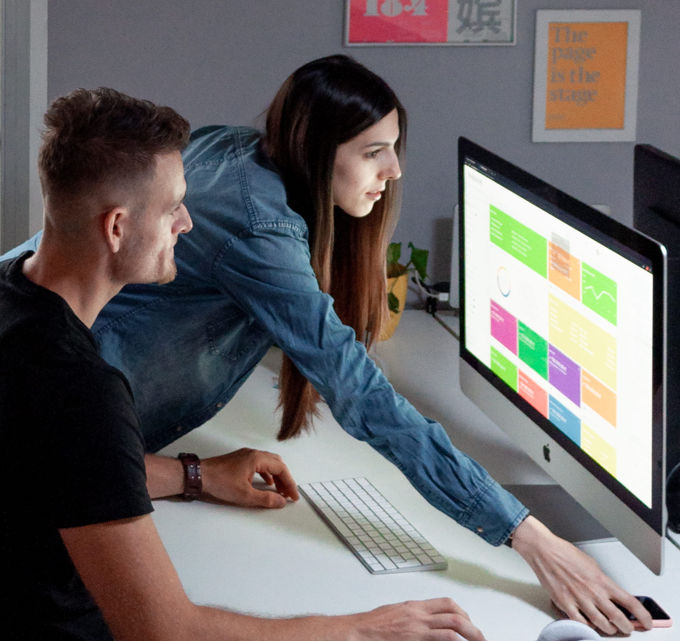 Foto del team al lavoro sul design system di inbank